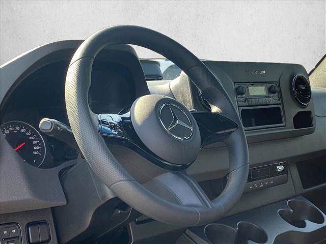 Used 2025 Mercedes-Benz Sprinter 2500 image 3