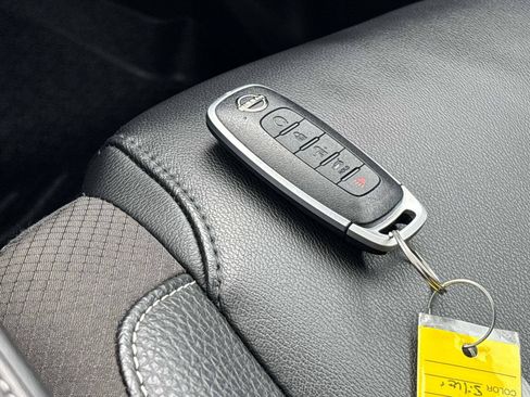 Used 2024 Nissan Pathfinder SL AWD/4WD image 25