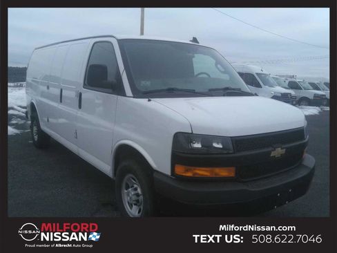 Used 2022 Chevrolet Express 3500 Extended w/ Driver Convenience Package image 4