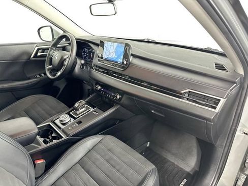 Used 2023 Mitsubishi Outlander SE AWD/4WD image 29