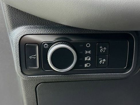 Used 2025 Ford Explorer Active image 10