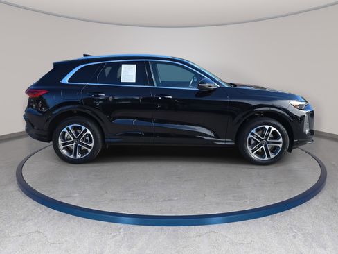 Used 2025 Audi Q5 Premium Plus w/ Premium Plus image 4