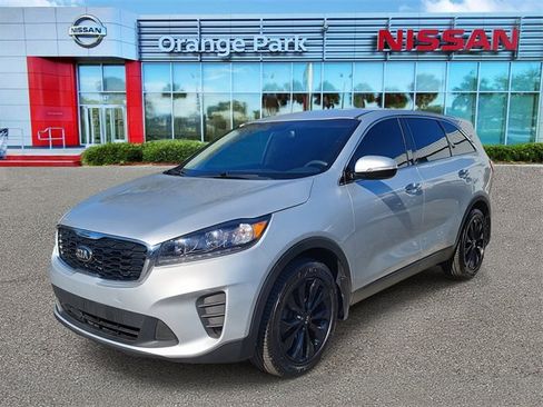 Used 2020 Kia Sorento LX image 4