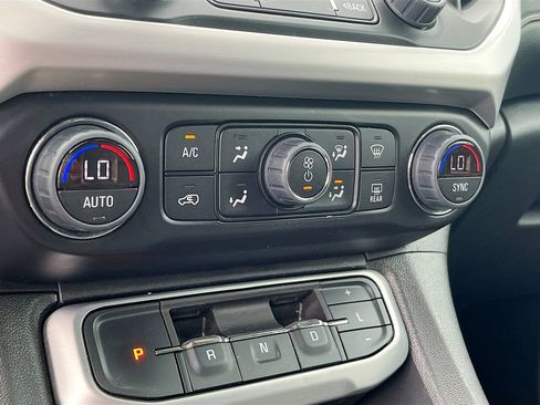 Used 2023 GMC Acadia SLT w/ Preferred Package AWD/4WD image 15