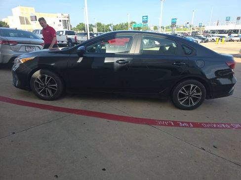 Used 2023 Kia Forte LXS FWD image 5