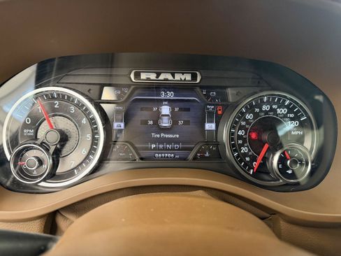 Used 2022 RAM 1500 Laramie AWD/4WD image 10