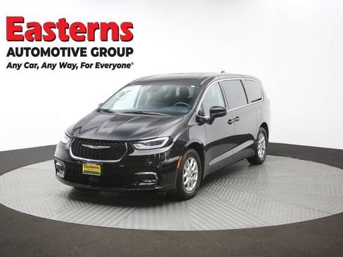 Used 2023 Chrysler Pacifica Touring-L FWD image 55