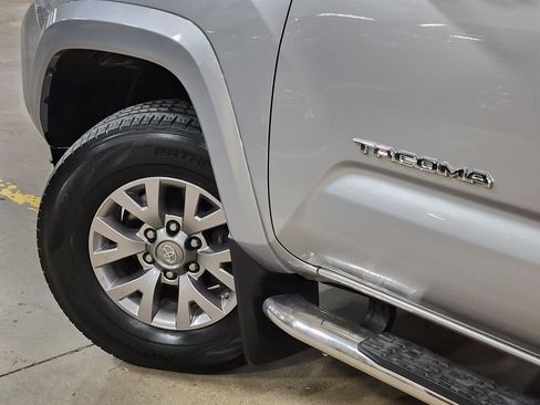 Used 2017 Toyota Tacoma SR5 image 23
