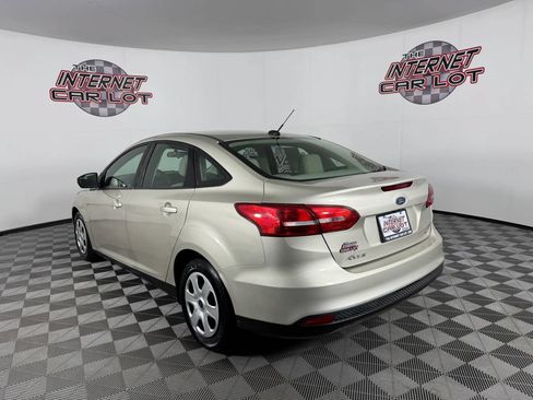 Used 2017 Ford Focus SE FWD image 5