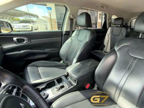 Used 2023 Kia Sorento EX AWD/4WD image 13
