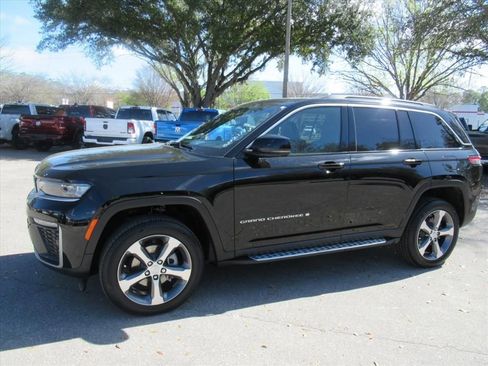 New 2026 Jeep Grand Cherokee Limited w/ Luxury Tech Group II RWD image 4