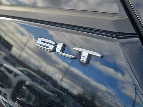 Used 2024 GMC Terrain SLT image 12