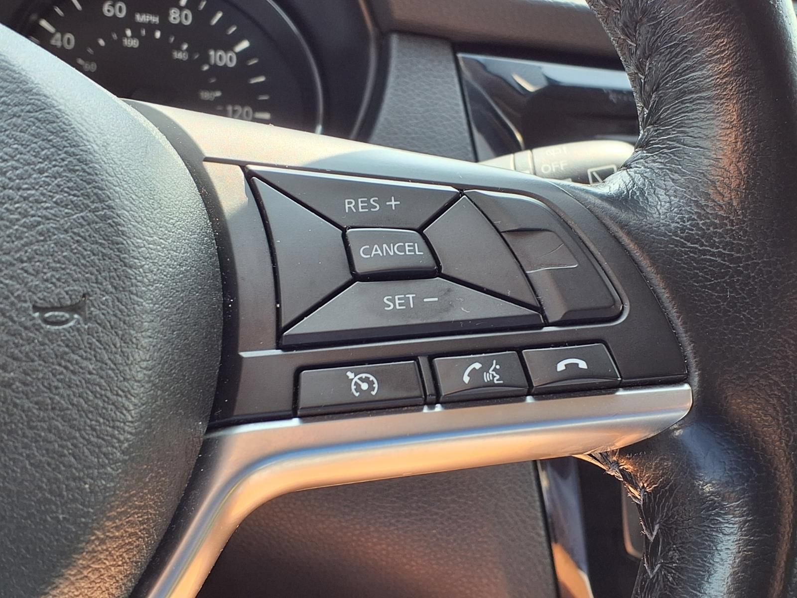 Used 2017 Nissan Rogue SV AWD/4WD image 28