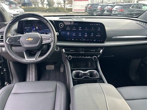 Used 2025 Chevrolet Traverse LT w/ Enhanced Driving Package image 22