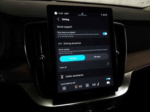 Certified 2025 Volvo XC90 B6 Plus image 23