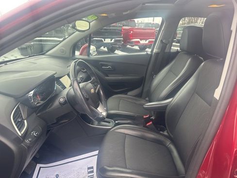 Used 2019 Chevrolet Trax LT w/ Sun & Sound Package image 23
