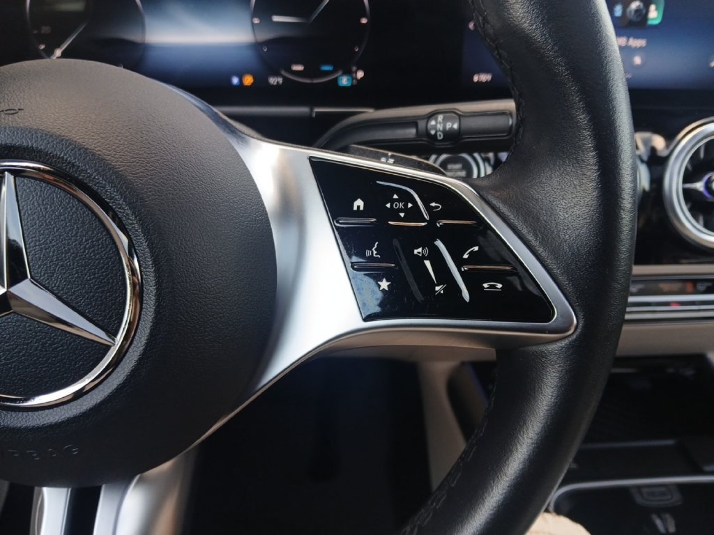 Used 2025 Mercedes-Benz GLA 250 image 23