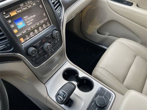 Used 2014 Jeep Grand Cherokee Limited image 21