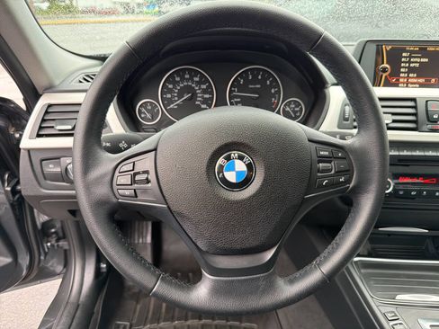 Used 2013 BMW 320i xDrive 320i xDrive AWD 4dr Sedan image 28