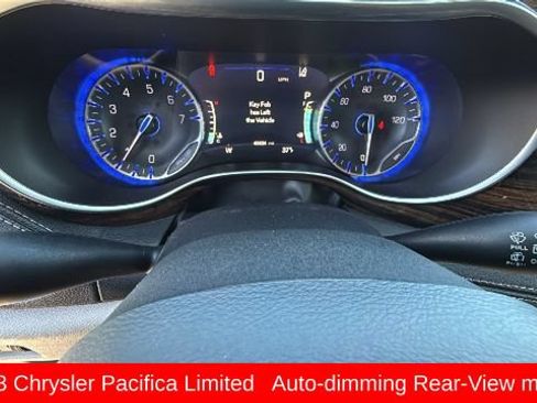 Used 2023 Chrysler Pacifica Limited FWD image 21