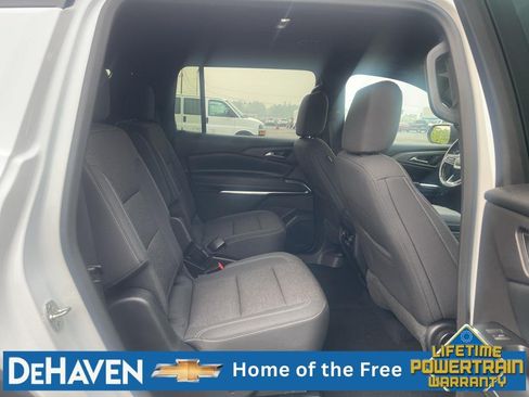 Used 2025 Chevrolet Traverse LT FWD image 26