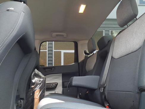 New 2025 Ford Maverick XLT image 8