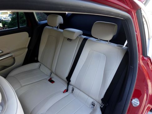 Used 2021 Mercedes-Benz GLA 250 4MATIC w/ Premium Package image 10