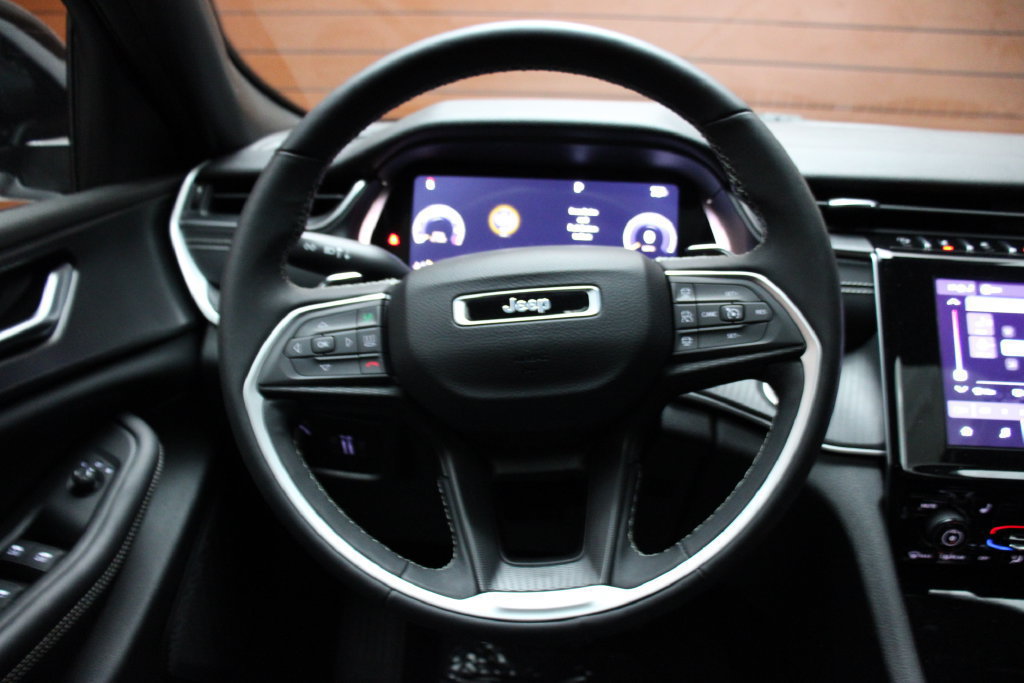 Used 2023 Jeep Grand Cherokee L Laredo RWD image 16