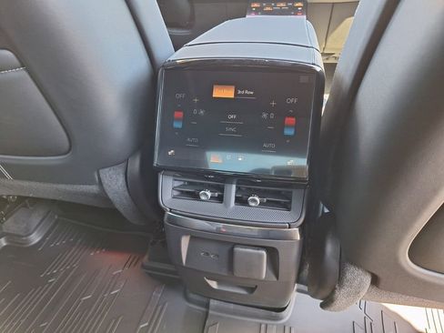 New 2026 Cadillac Vistiq Luxury w/ LPO, Floor Liner Package image 33