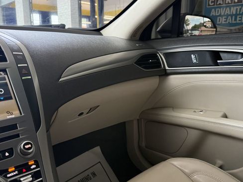 Used 2017 Lincoln MKZ Premiere FWD image 18