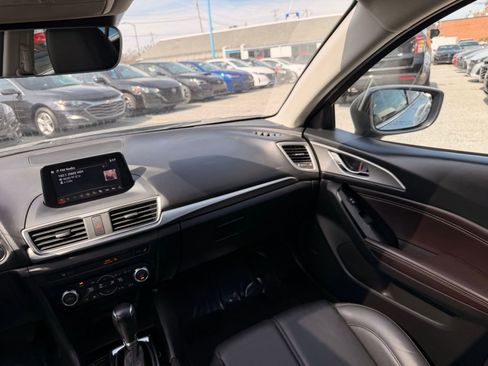 Used 2018 MAZDA MAZDA3 Touring image 23