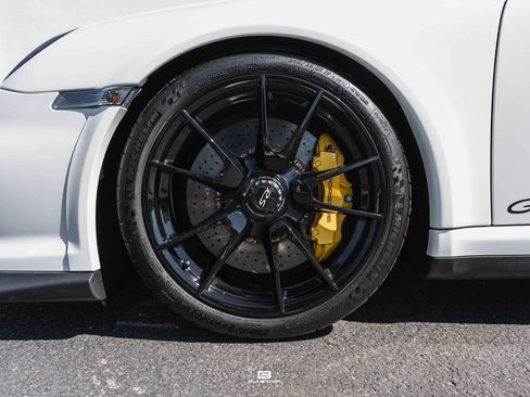 Used 2011 Porsche 911 GT2 RS RWD image 5