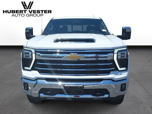 Used 2024 Chevrolet Silverado 2500 LTZ w/ LTZ Convenience Package AWD/4WD image 3