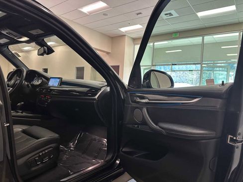 Used 2017 BMW X5 xDrive50i image 30