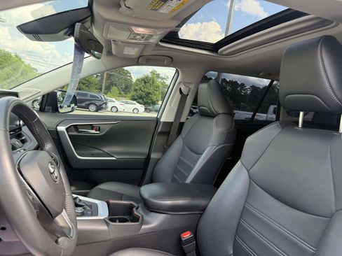 Used 2022 Toyota RAV4 Limited AWD/4WD image 10