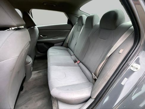 Used 2024 Hyundai Elantra SE FWD image 19