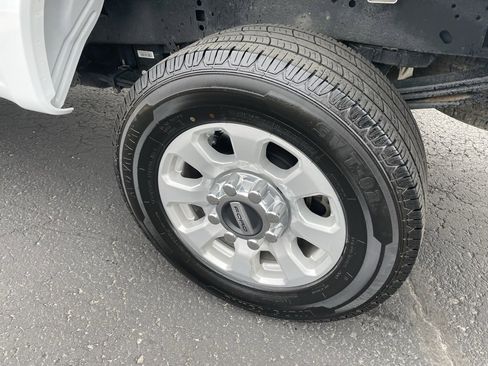 Used 2024 Ford F250 XLT image 3