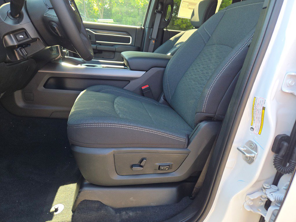 New 2026 RAM 3500 Big Horn AWD/4WD image 27