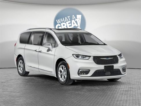 New 2023 Chrysler Pacifica Limited w/ Uconnect Theater Family Group image 10