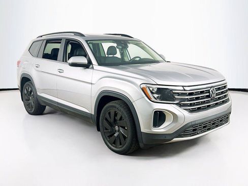 Certified 2024 Volkswagen Atlas SE w/ Panoramic Sunroof Package AWD/4WD image 3