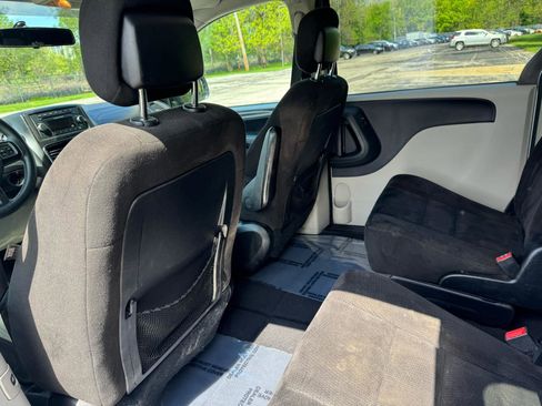Used 2015 Dodge Grand Caravan SXT FWD image 40