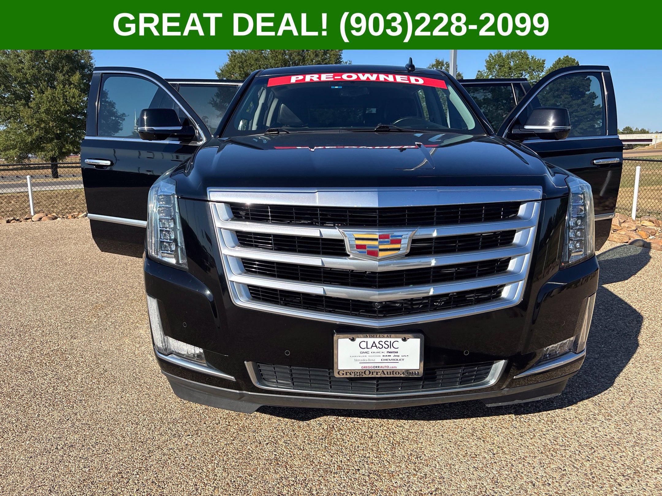Used 2018 Cadillac Escalade Luxury AWD/4WD image 19