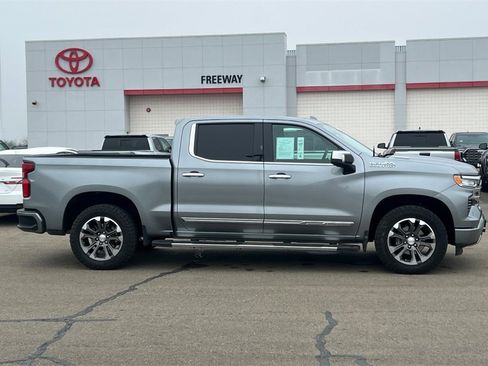 Used 2023 Chevrolet Silverado 1500 High Country image 3