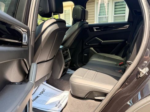 Used 2019 Porsche Cayenne AWD/4WD image 19