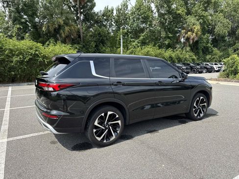 Used 2024 Mitsubishi Outlander SE Black Edition FWD image 3