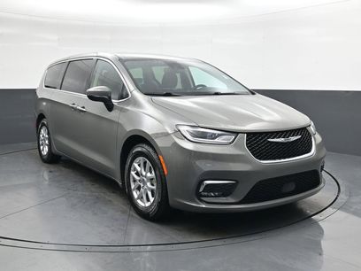 Used 2023 Chrysler Pacifica Touring-L