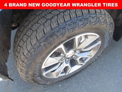 Used 2025 Chevrolet Silverado 1500 LT w/ Z71 Off-Road Package AWD/4WD image 4