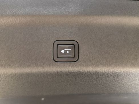 Used 2025 GMC Yukon AT4 AWD/4WD image 14