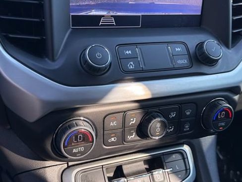 Used 2023 GMC Acadia SLE w/ Driver Convenience Package FWD image 30
