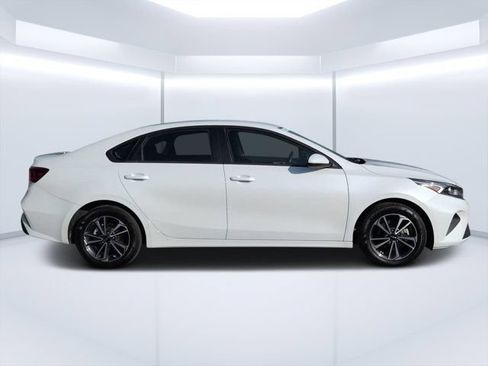 Used 2024 Kia Forte LXS FWD image 2